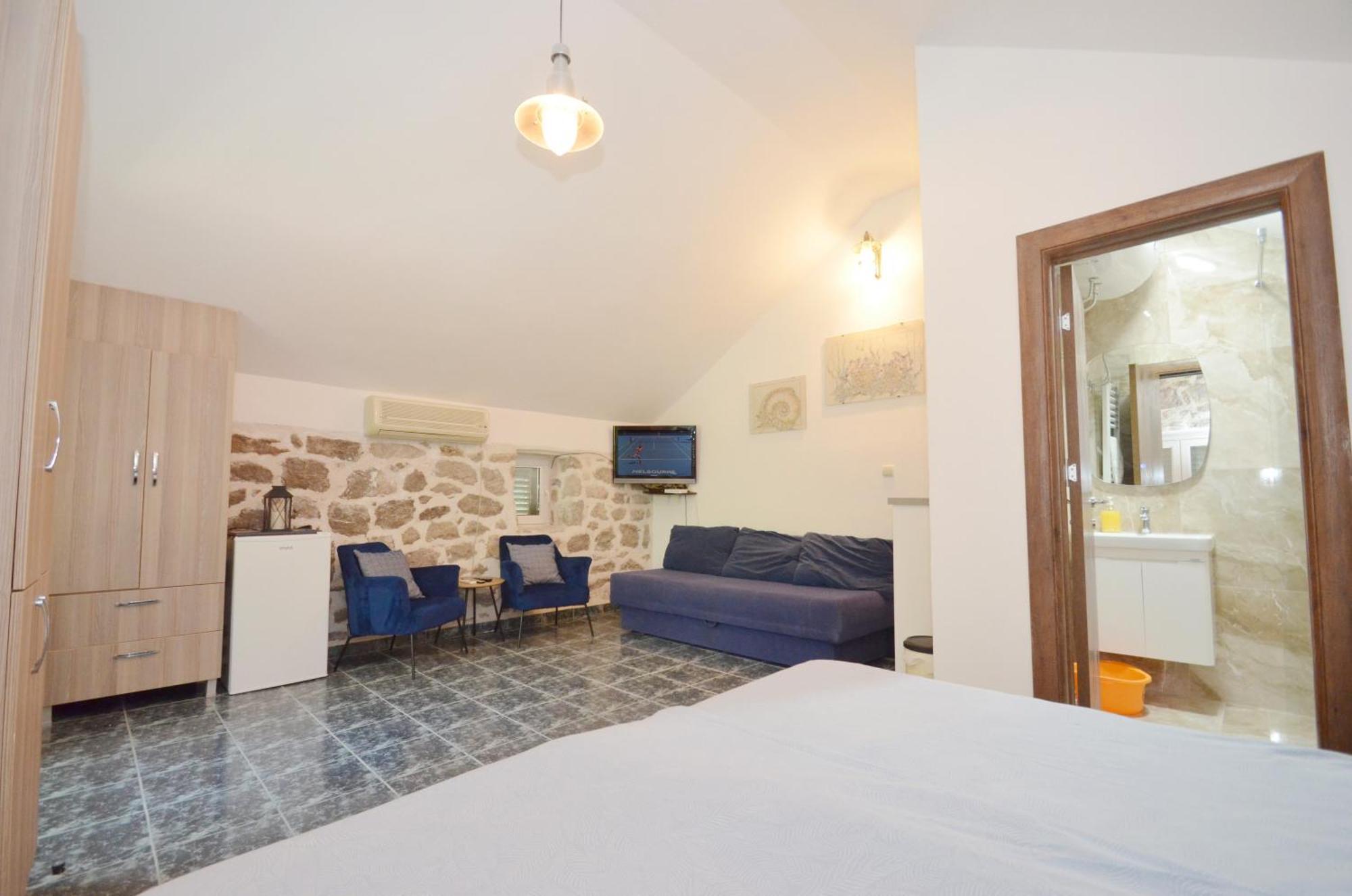 Holiday Home Brinic Tivat Luaran gambar