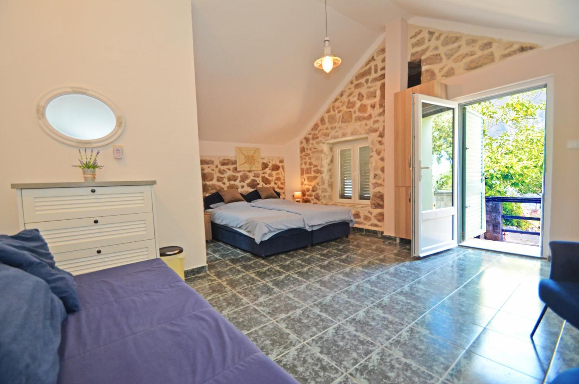 Holiday Home Brinic Tivat Luaran gambar
