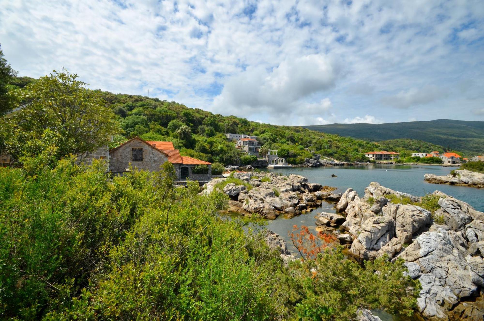 Holiday Home Brinic Tivat Luaran gambar