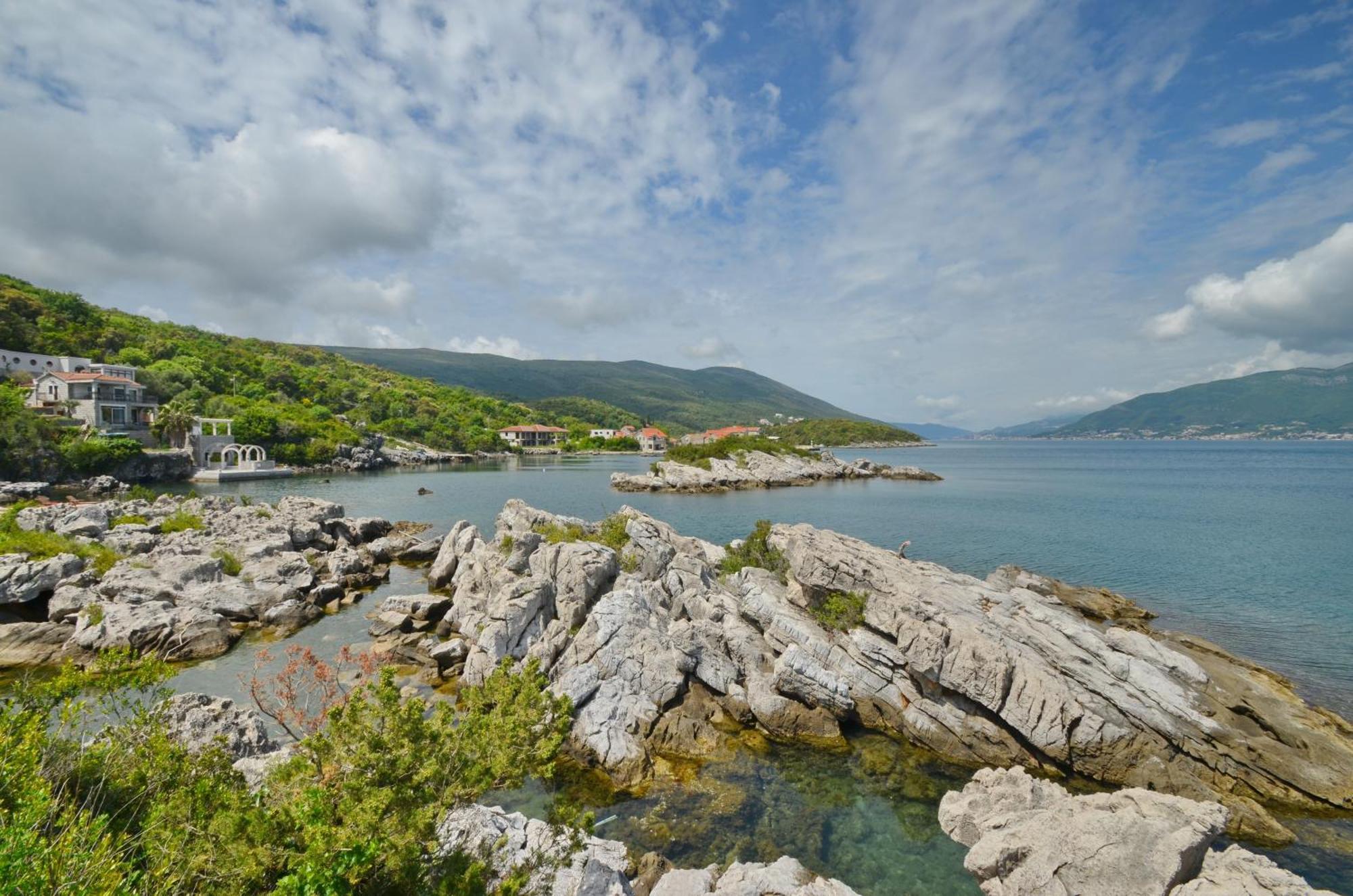 Holiday Home Brinic Tivat Luaran gambar