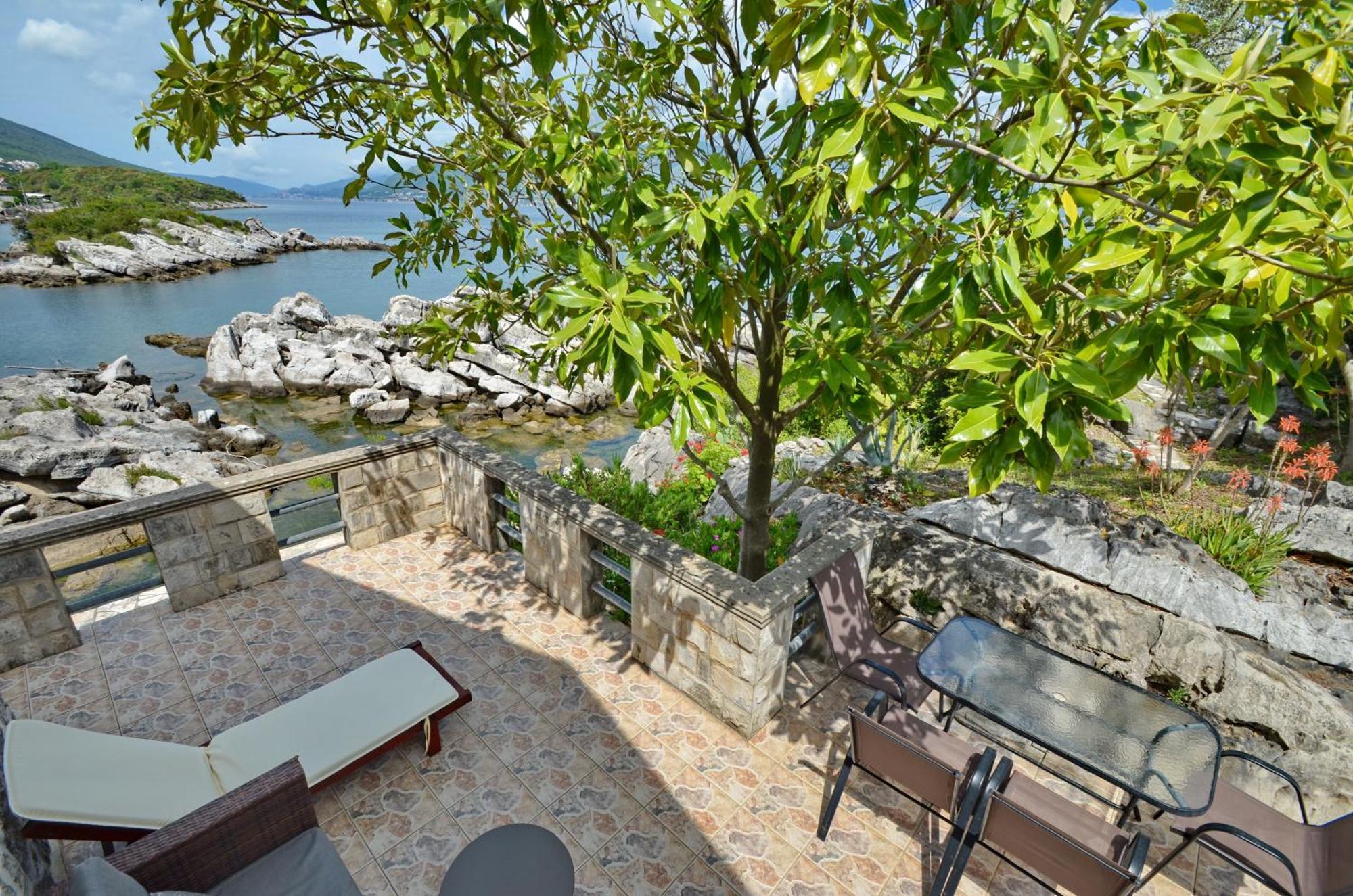 Holiday Home Brinic Tivat Luaran gambar