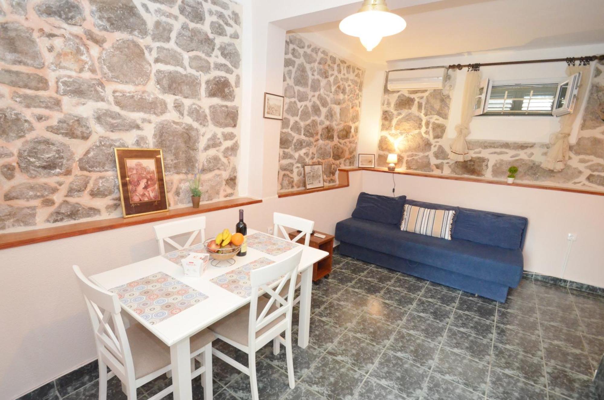 Holiday Home Brinic Tivat Luaran gambar