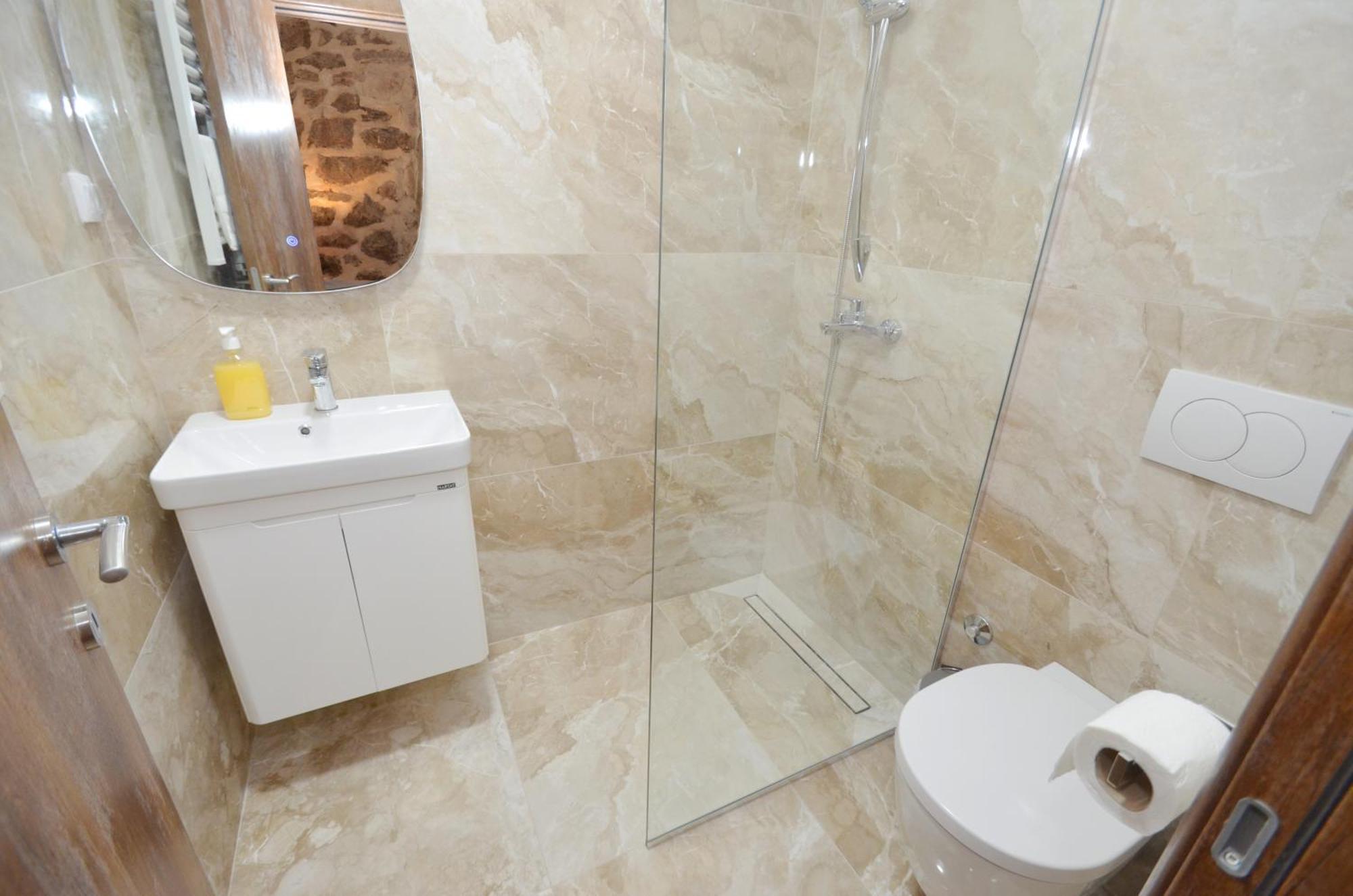 Holiday Home Brinic Tivat Luaran gambar