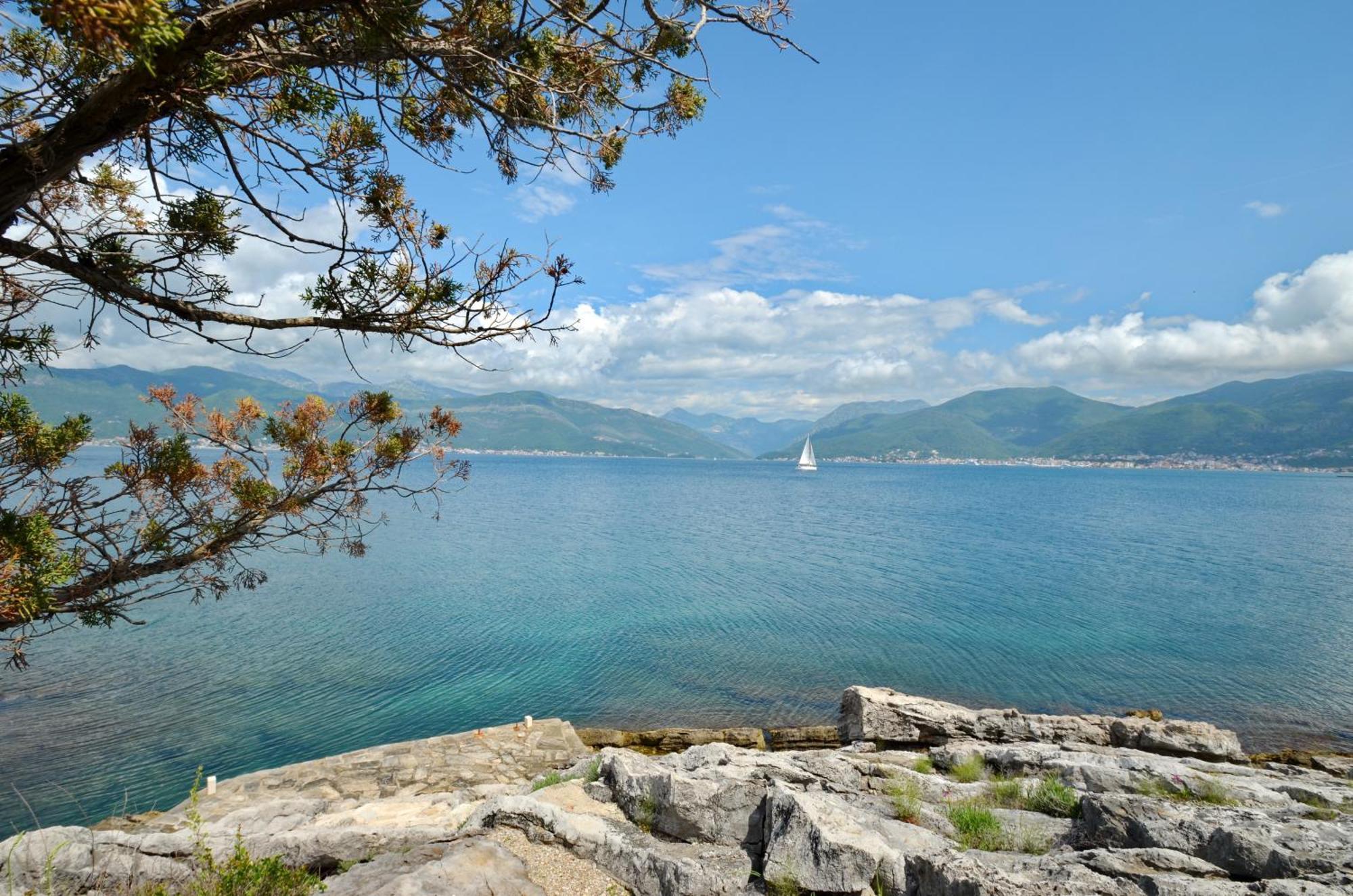 Holiday Home Brinic Tivat Luaran gambar