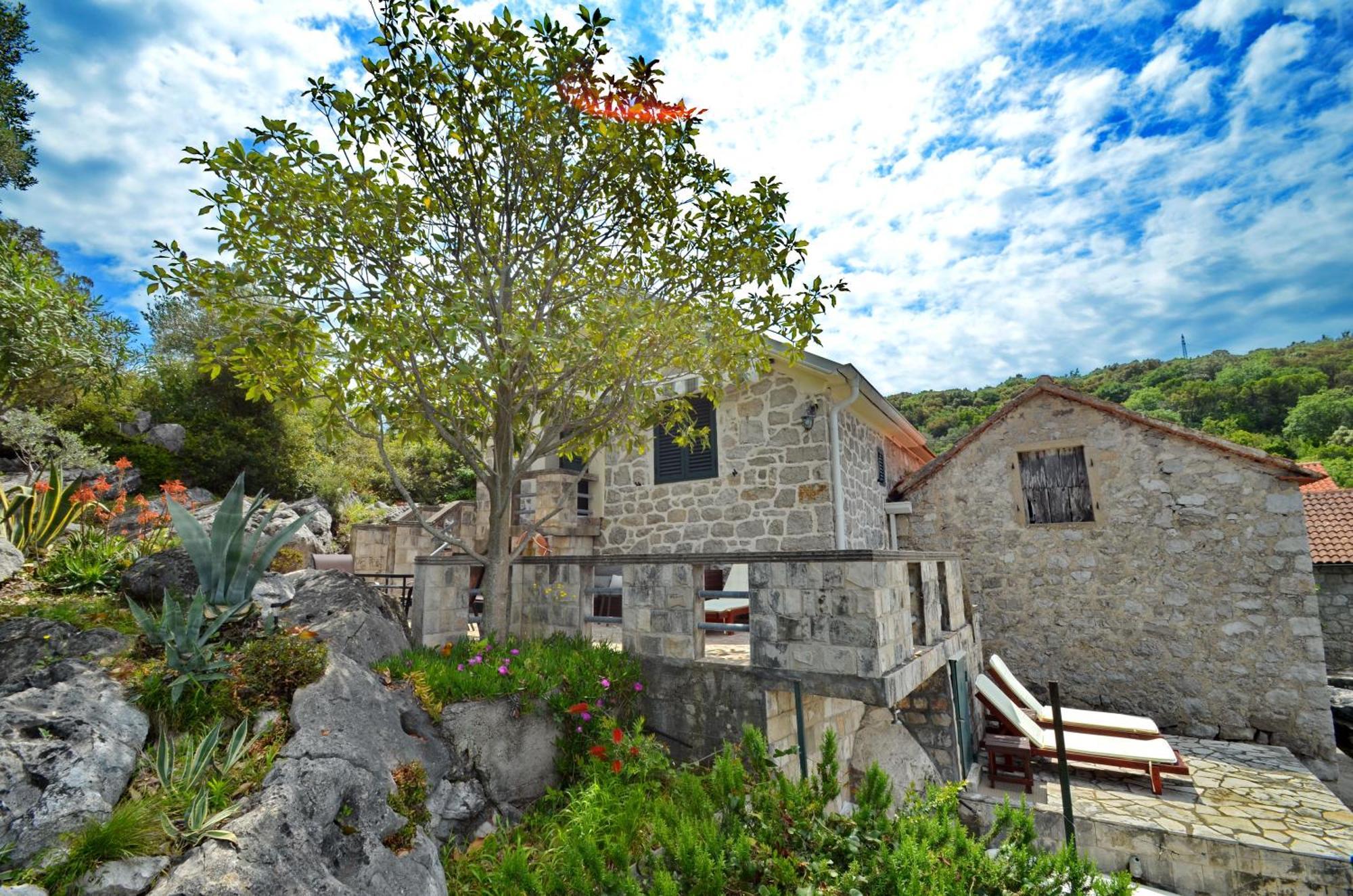 Holiday Home Brinic Tivat Luaran gambar