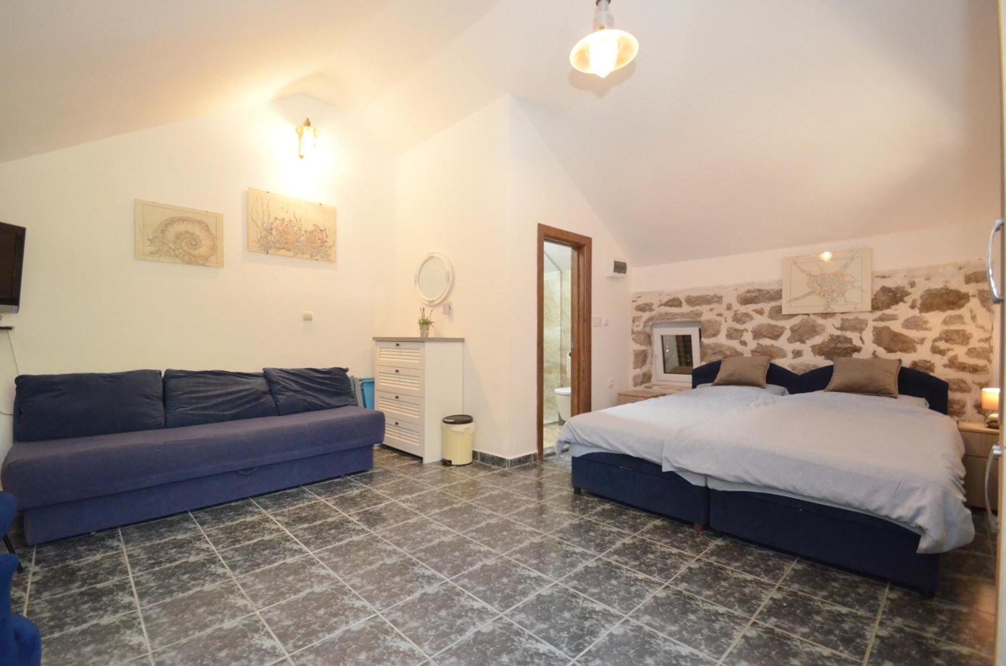 Holiday Home Brinic Tivat Luaran gambar